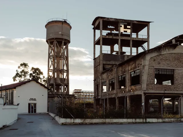 FabLab Ostiense al tramonto, archeologia industriale in controluce